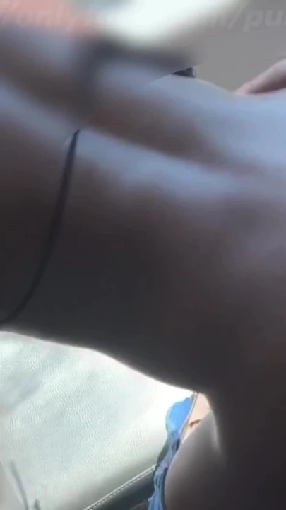 Detik yang menakjubkan dari "Kongkek tegar dan membuatkannya memegang kamera. Sekurang-kurangnya dia cuba. Langgan ONLYFANS saya ia percuma"