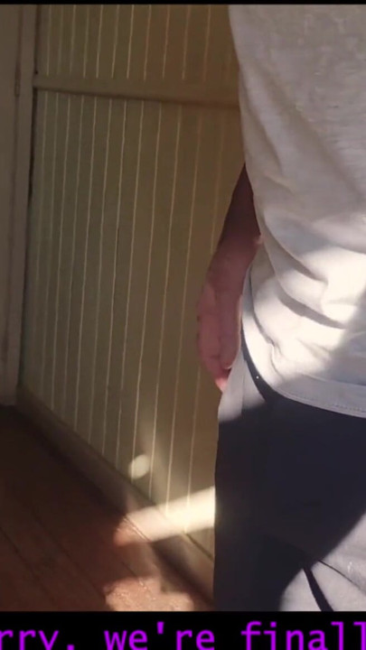 Une femme mariée en pyjama appelle un ami dans sa chambre en se masturbant - se fait manger, pipe et éjaculation dans la bouche | Clip 1