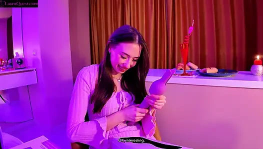 Kejutan Valentine adalah hadiahnya untukku, aku muncrat untuknya dan bikin dia crot dua kali