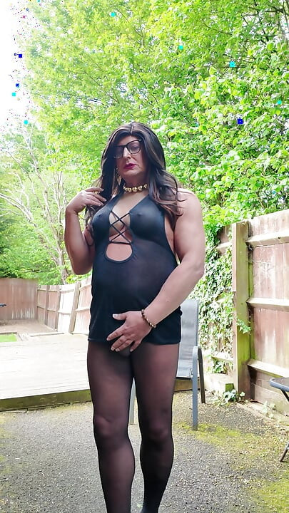Crossdresser kellycd2022 in black seamless pantyhose and heels