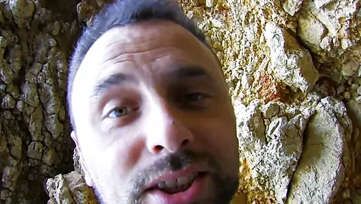 Sevimli esmer plajda olgun yarakla sikiliyor