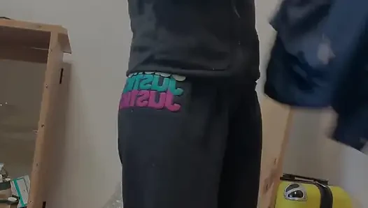 Islak Amcık Minyon Asyalının Içine Seksi Işiyor