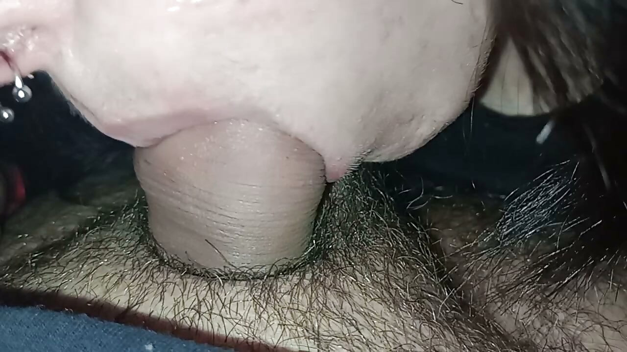 Amateur Girlfriend Gives Me a Slobbery Blowjob with Deep Throat and Gagging