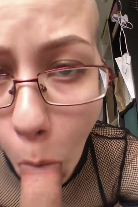 Vilu vidish pOV-blowjob in nahaufnahme