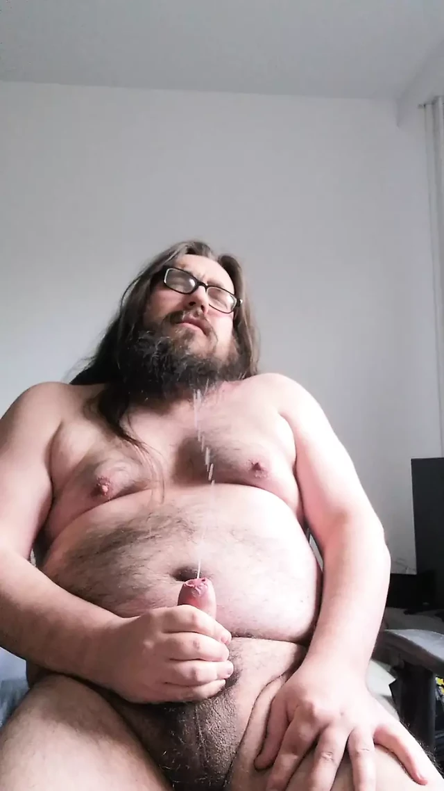 Fat young bear masturbates and dreams about getting 1000lbs