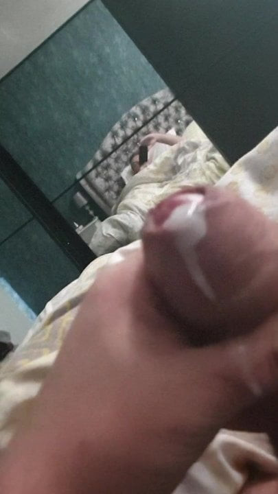 Ejaculare cu pulă mică netăiată
