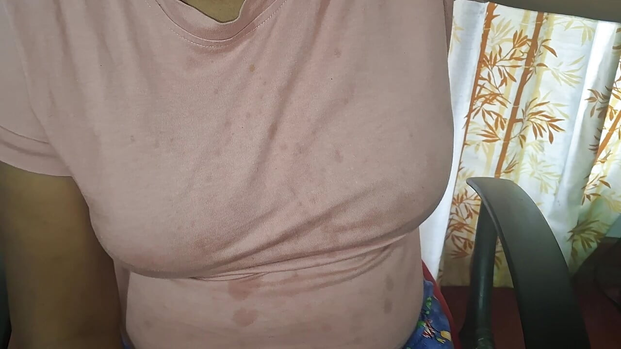 India mucama con bragas y sujetador