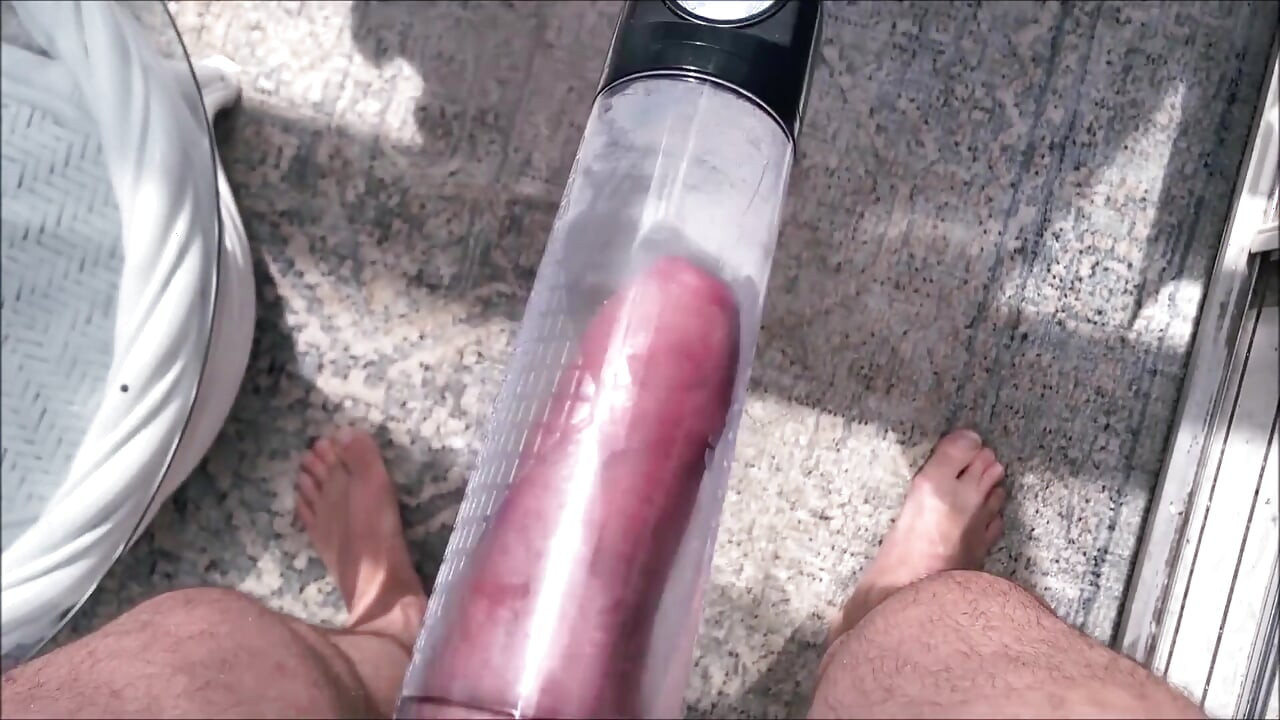 Hunk Buddy-bear Naked Sunbathing in the Veranda 5