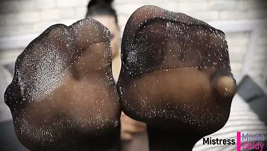 Coli di seluruh kaki nilon iblisku yang memukau!
