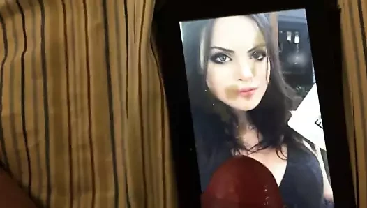 Liz Gillies boşalıyor