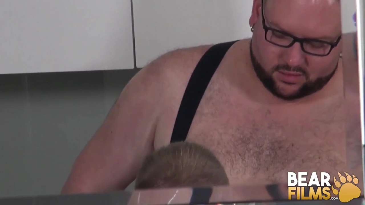 Bearfilms - aj pup prezervatifsiz bear waters ve yüzüne boşalma