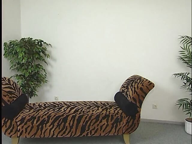 Blonde mature lady is blowign guy's cock at the casting