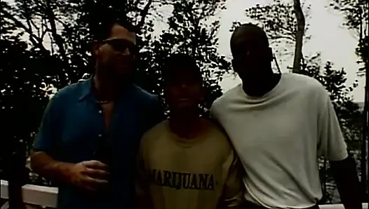 Kurvige reife brünette doppelt in schlampigem dreier