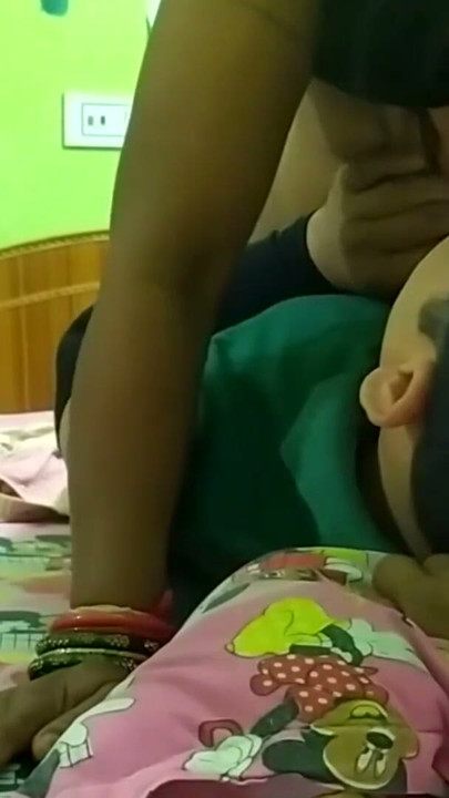Indisk skønhed bhabhi hård desi sex og squirting creampie-kusse i thong-trusse og lingeri | Klip 2
