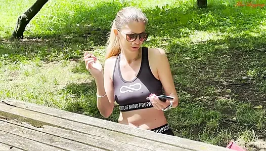 Sex und Sperma-Shot im Park mit einem Fremden