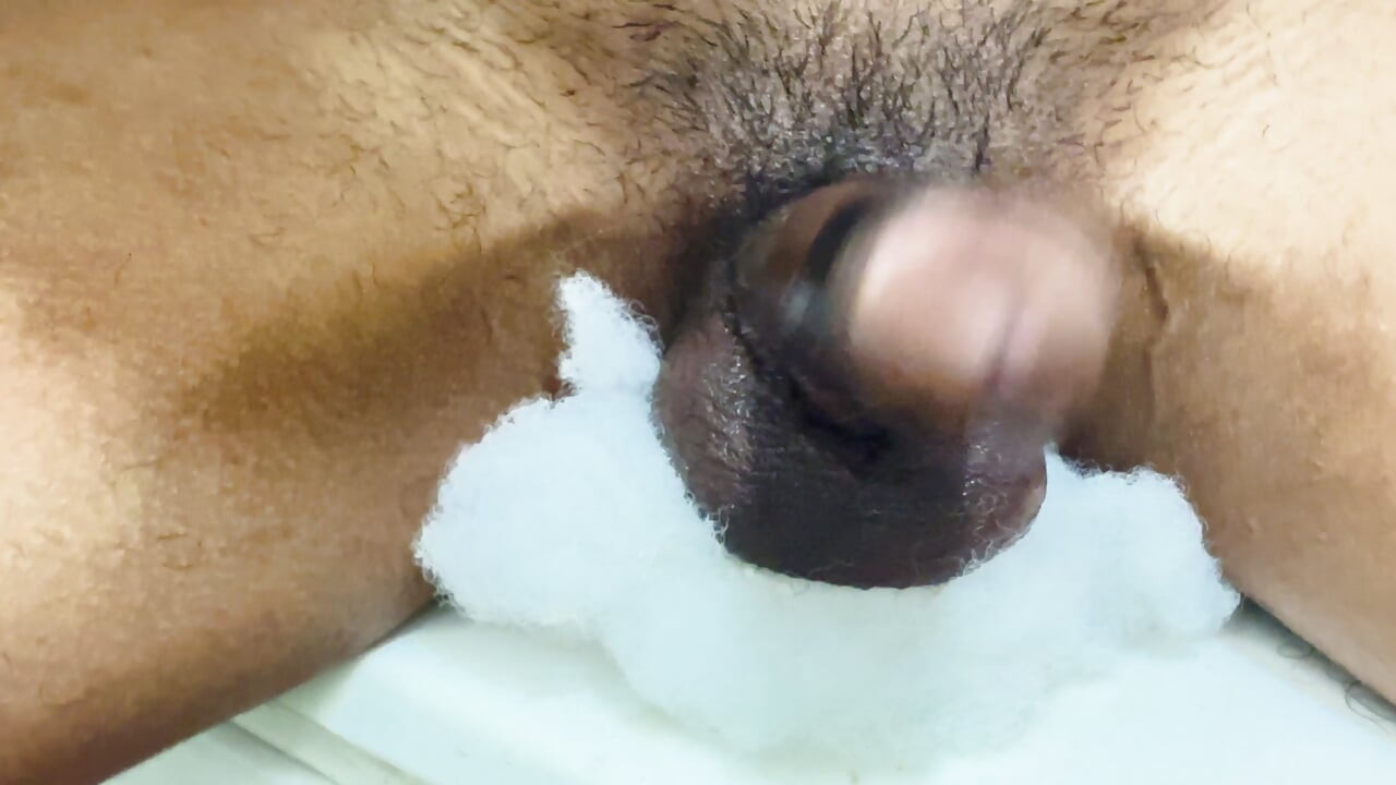 Indiano garoto, dominatrix em um banheiro com seu pau grande