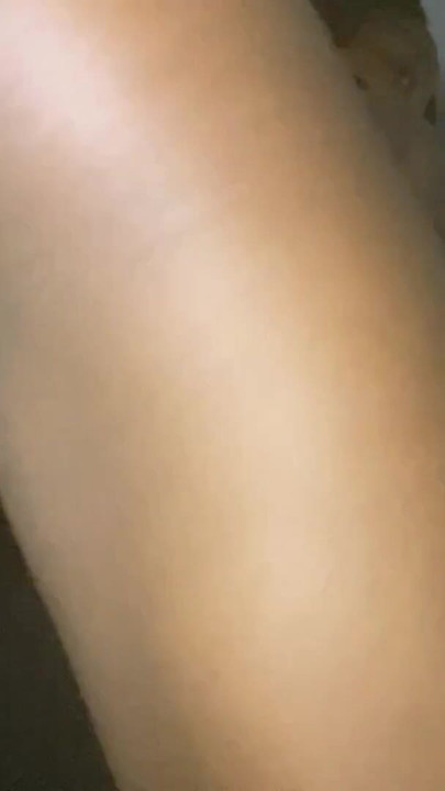 Minyon Afrikalı zenci genç kız seksi dans balon göt yüze oturuyor amcık görünümü bakış açısı | Klip 1