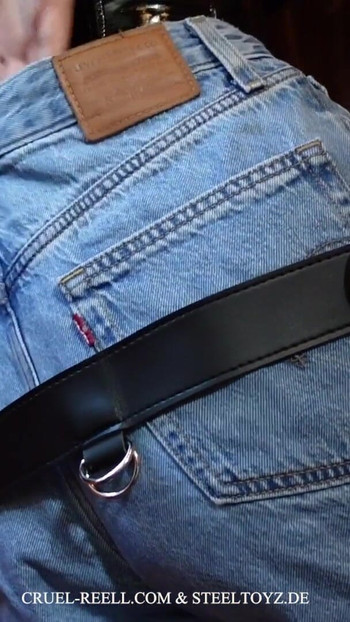 Muss man gesehen haben aus "Ultimate Pleasure with Cruel Reell: Der Universal Heavy Duty Harness von Steeltoyz"