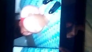 Mijn hete sperma op haar grote sexy ronde sappige Mexicaanse kont