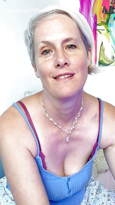 Best Friend's Mom Rate My Cock and Gave Me JOI