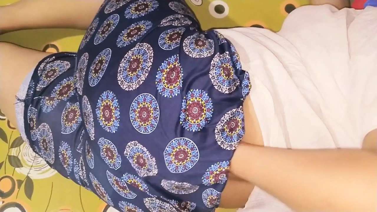 尼泊尔女孩正在和丈夫最好的朋友做爱