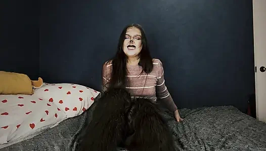 Transformasi Slow Werewolf: Nonton Bulan Purnama Ternyata Aku Liar