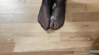 Éjacule sur mes pieds de bas, partie 1