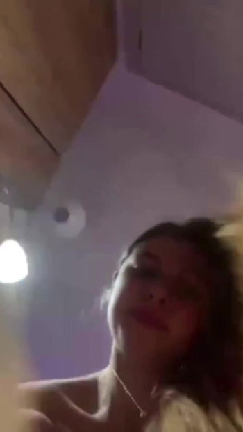 Episkt ögonblick från "Squirting on the cam på nära håll"