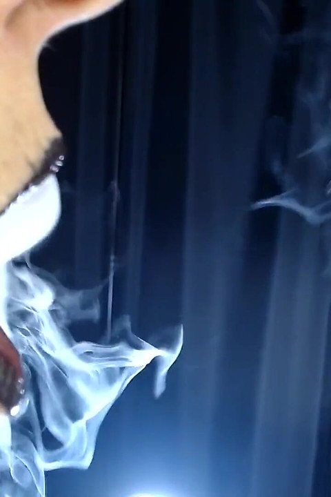 دخان فائق غيوم كثيفة من آنا