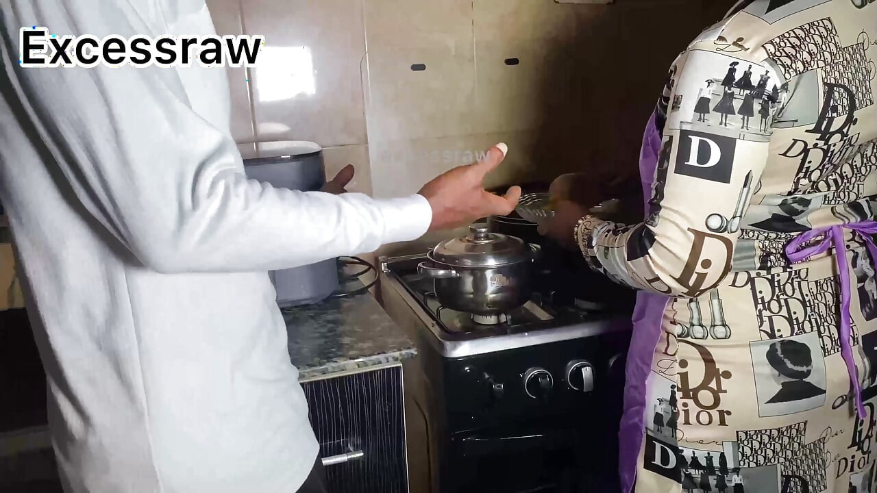 Adik tiri menggoda saya lagi saya perlu mengongkeknya di dapur kali ini