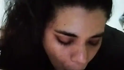 Setelah blowjob mereka mendorong kontol ke pantatku