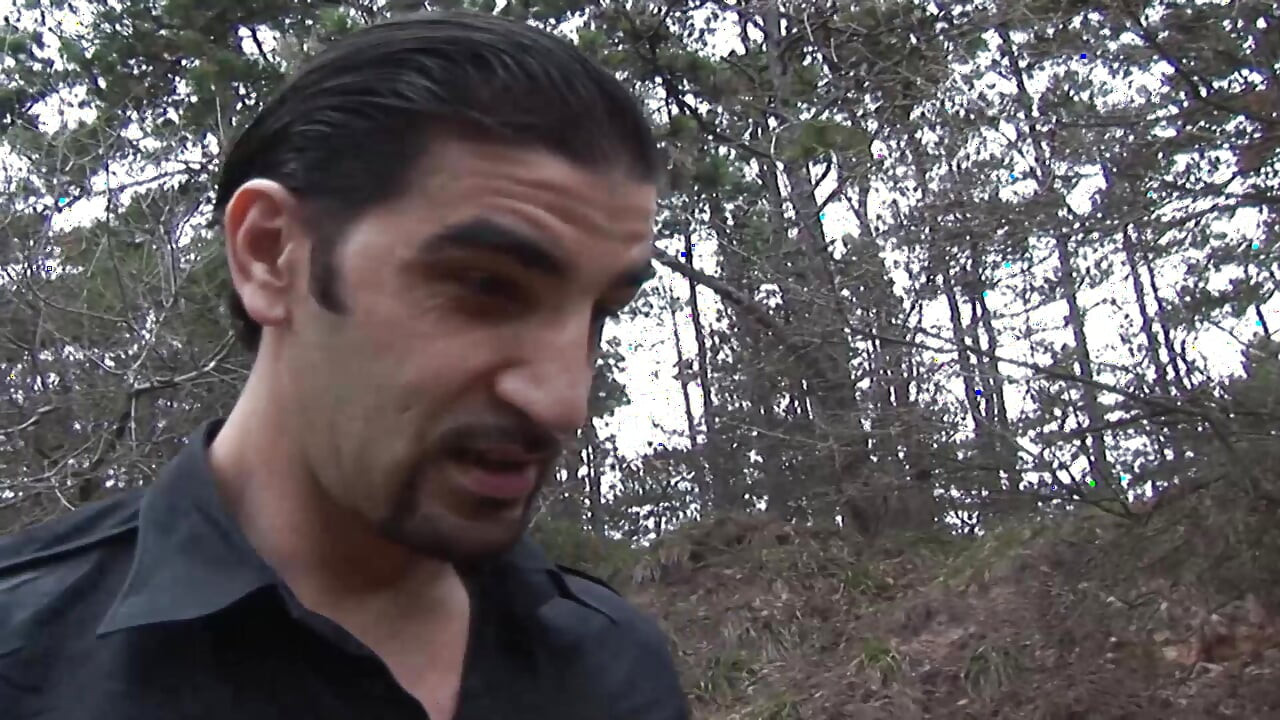 Surpreendente loira francesa recebe seu cu rasgado na floresta