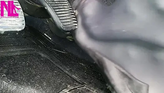 Revving in grauen Wohnungen mit Ketten in Mp4format
