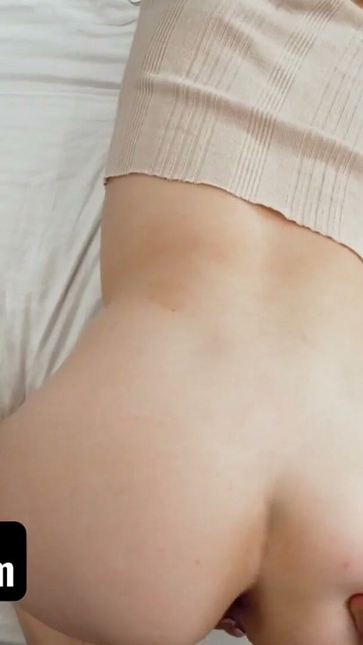 Sislovesme - şanslı üvey erkek kardeş üvey kız kardeşi Paris White'ın sulu genç amını iyilik için kandırıyor ve sikiyor | Klip 2