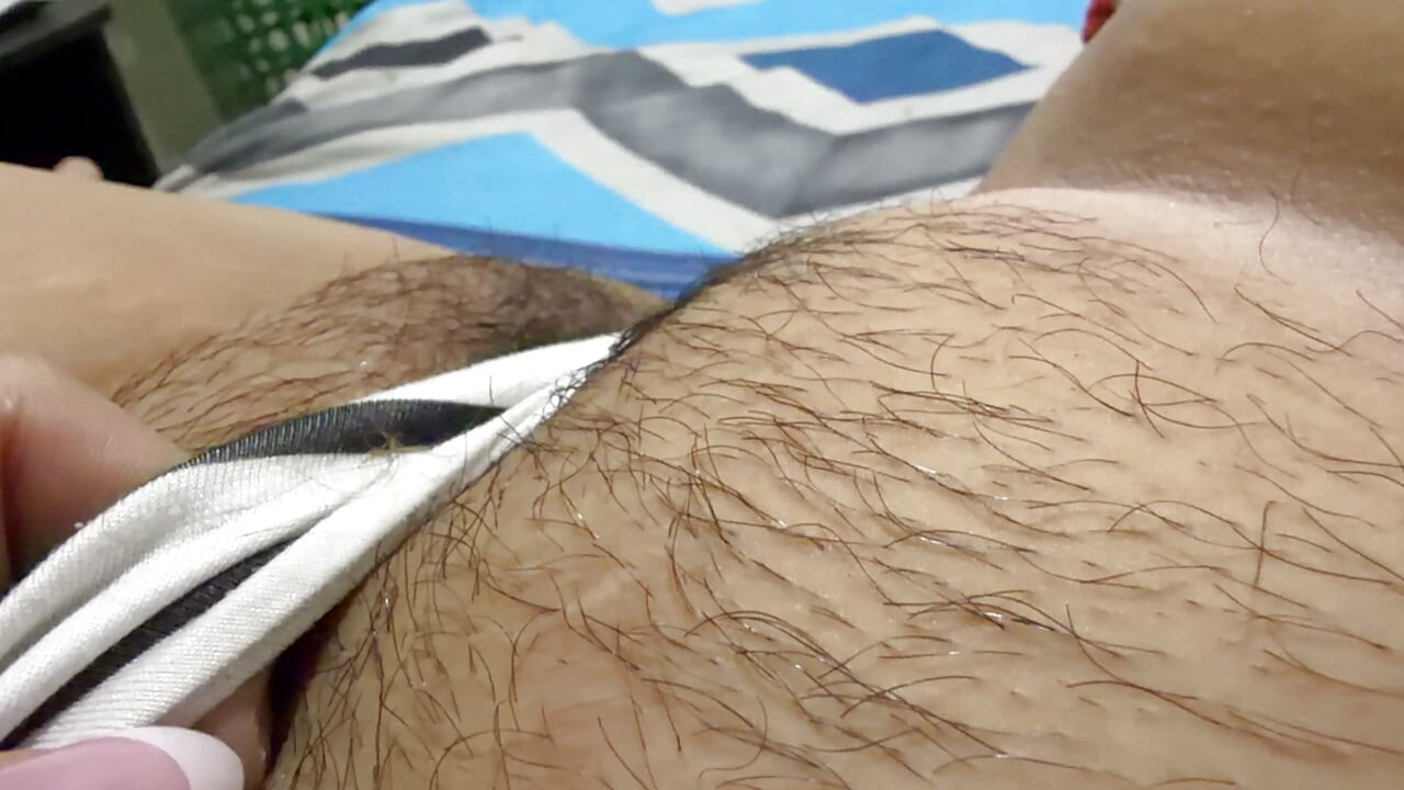 Mom likes to make cameltoe in her pussy turns her on a lot