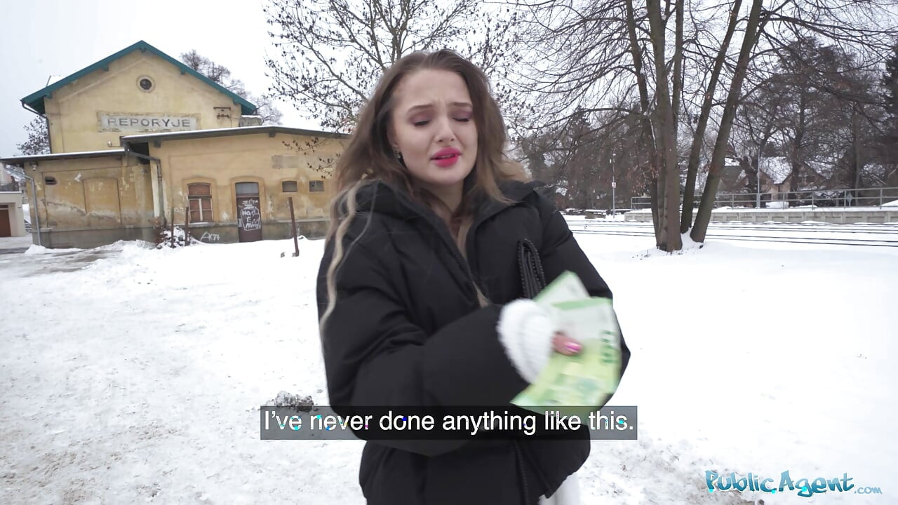 Hot Russian Ballerina har hendes stramme fisse penetreret min en stor fed pik - Public Agent