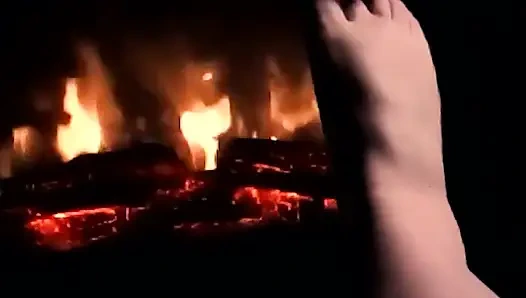 Aku lagi asik footjob hot sampai kakiku dicrot sperma hangat!