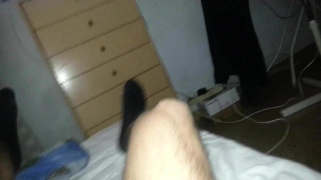 juanjo jugando en la cama