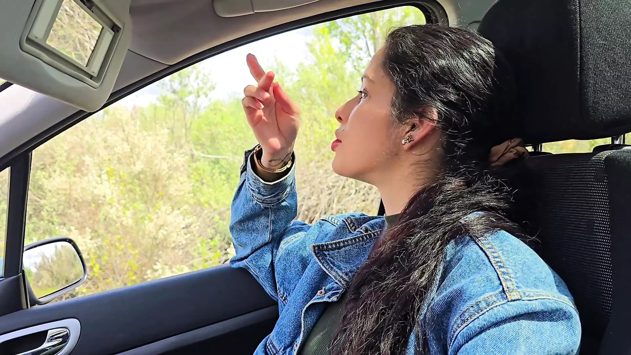 fucking beautiful brunette in exchange for taking her in my car HOT delicious feet