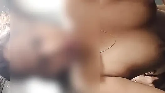 Ngentot habis-habisan tetanggaku yang cantik di kamar mandi