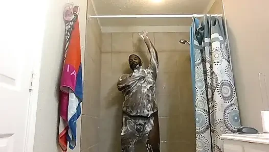 Gün ortası seksi sabunlu duş
