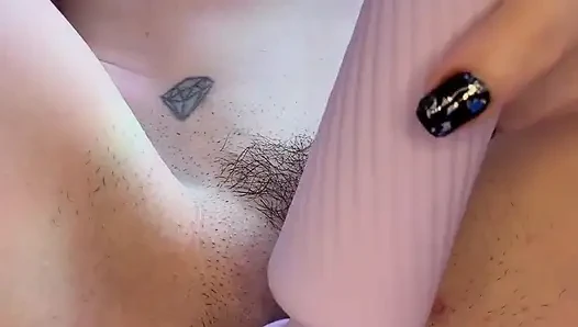 Çizgi film izlerken amcığımla oynamama yardım et