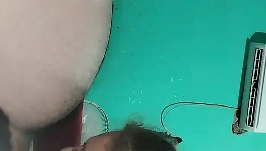 Ibu tiri yang panas ingin aku menyetubuhinya dan mengisapnya