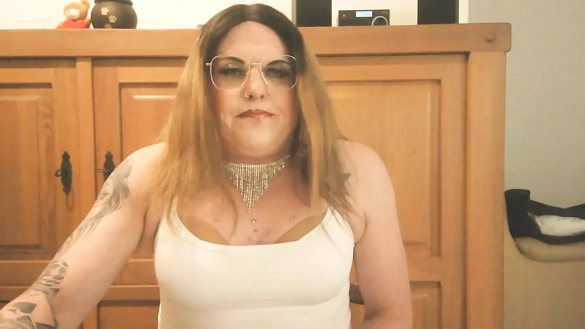 Zgodna ts Stefanie sa mesnim lampama
