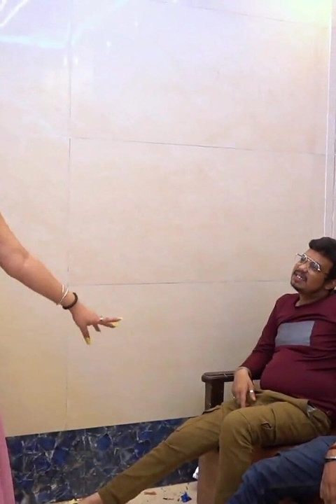 En iyi arkadaşlar parti yapıyor ve güzel kızla sikişiyor