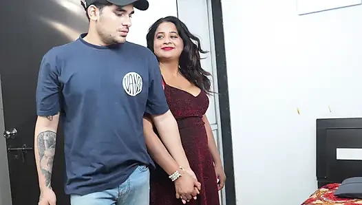 Desi Beautiful Bhabhi Waiting For Delevery Boy For sex very Hardcore Sex with Clear Hindi Aodio