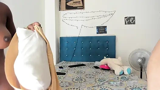 ORAL SEKS YARAĞA BINIYOR VE DOMALARAK SIKIŞIYOR