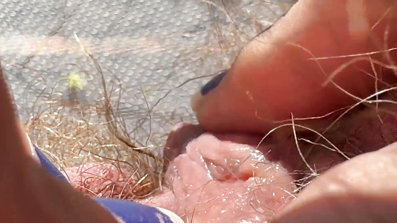Amateur Hairy Girl Mastubates in Closeup with Huge Clit