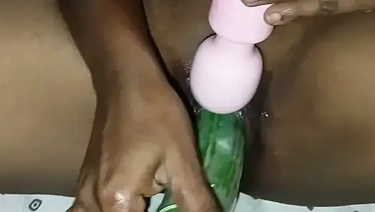 Indian desi sister-in-law put big cucumber in and drained the water