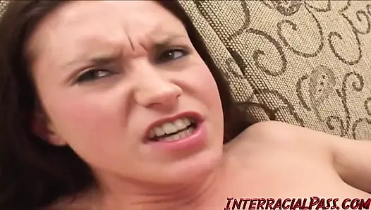 Красивая милфа Leah приступает к грязной с боцом